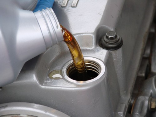 Как часто нужно менять масло в двигателе?